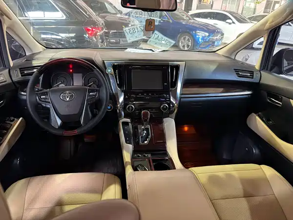 Toyota Alphard 2015