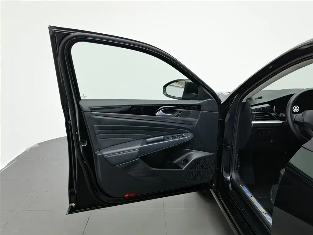 Volkswagen Passat PHEV 2023 — фото 8