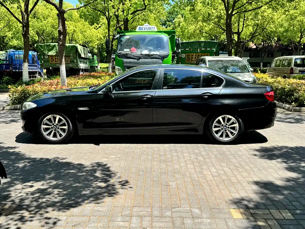 BMW 5 Series 2011 — фото 13