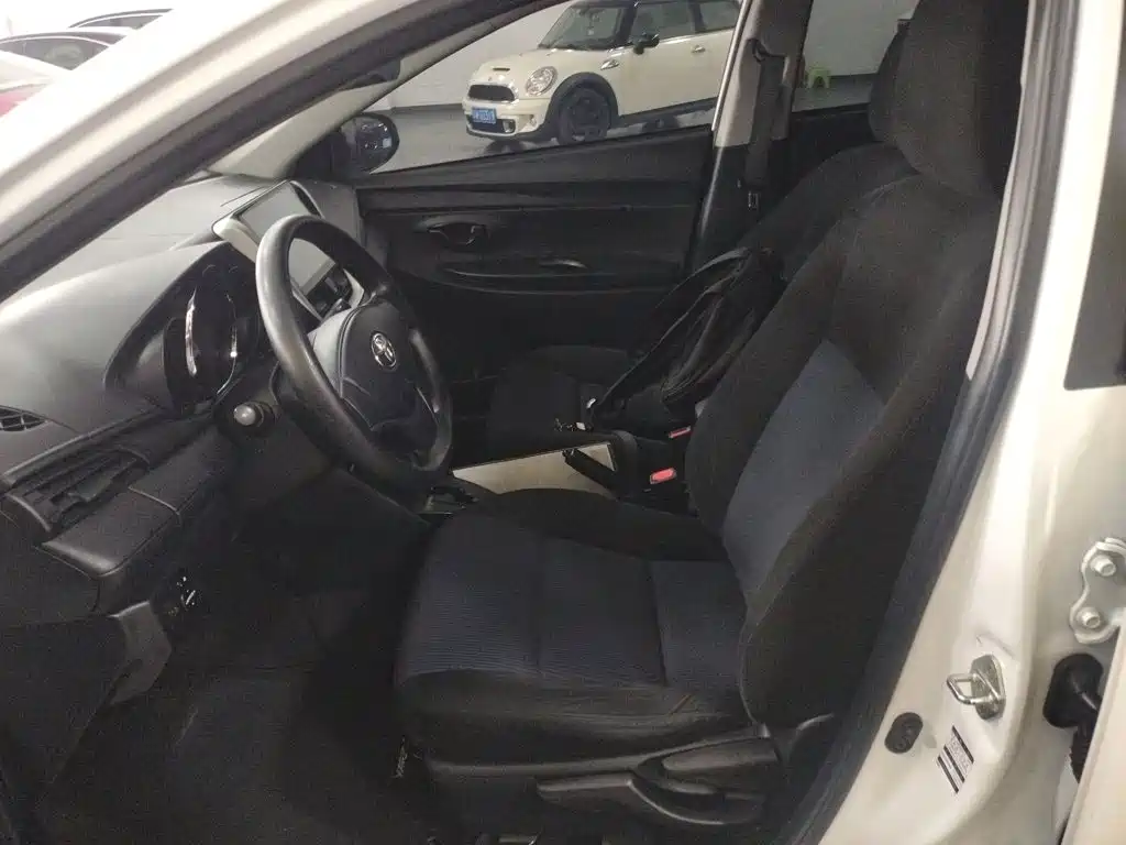 Toyota Yaris L 2019 — фото 11