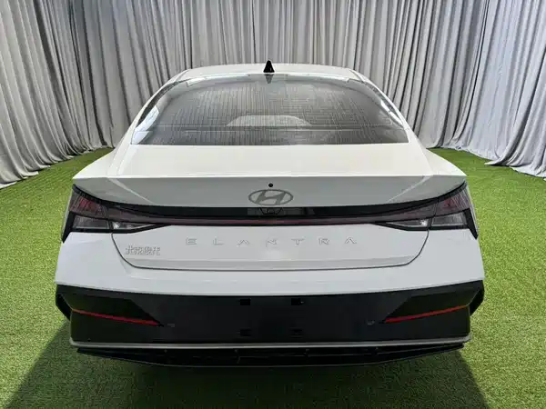 Hyundai Elantra 2023