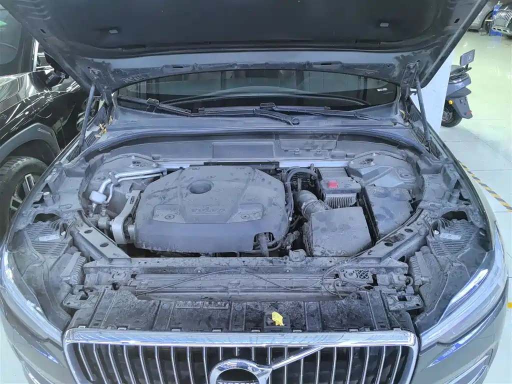 Volvo XC60 2021 — фото 10
