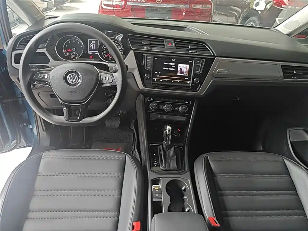 Volkswagen Touran 2018 — фото 10