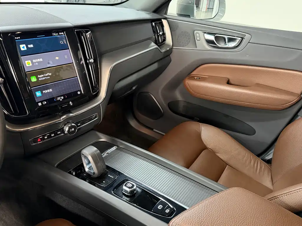 Volvo XC60 2021 — фото 12