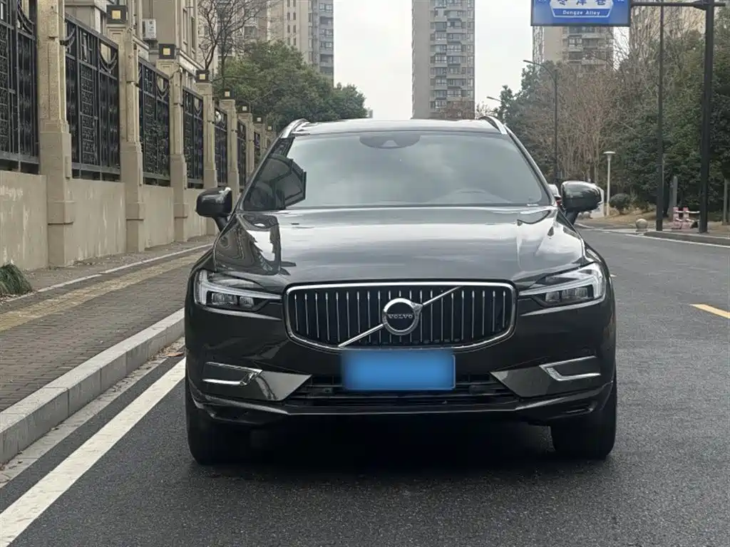 Volvo XC60 2021 — фото 26
