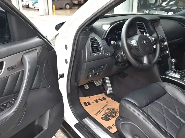 Infiniti QX70 2016