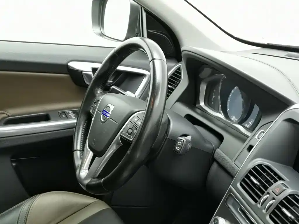 Volvo XC60 2015 — фото 22
