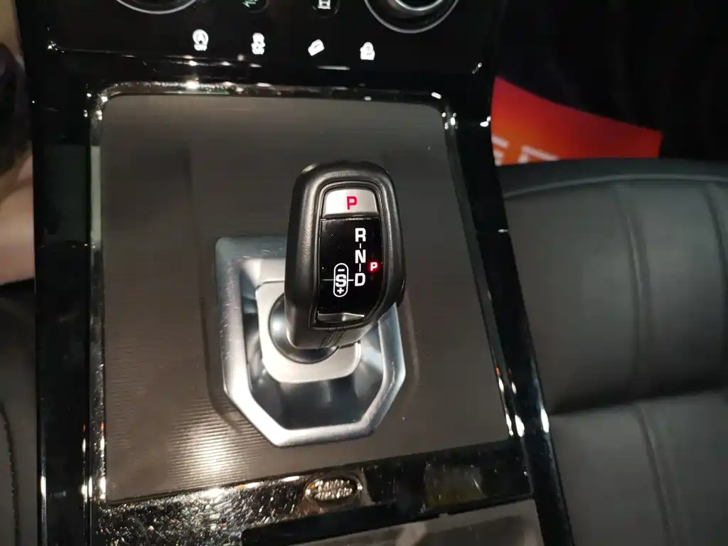 Land Rover Evoque 2021 — фото 11