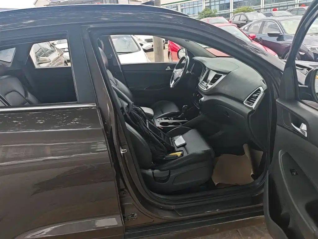 Hyundai Tucson 2017 — фото 25