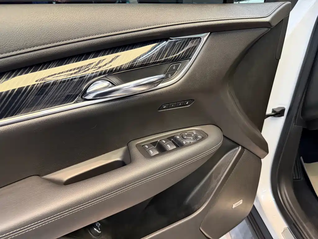 Cadillac XT6 2020 — фото 17