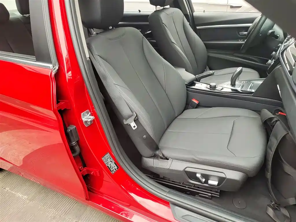 BMW 3 Series 2016 — фото 17