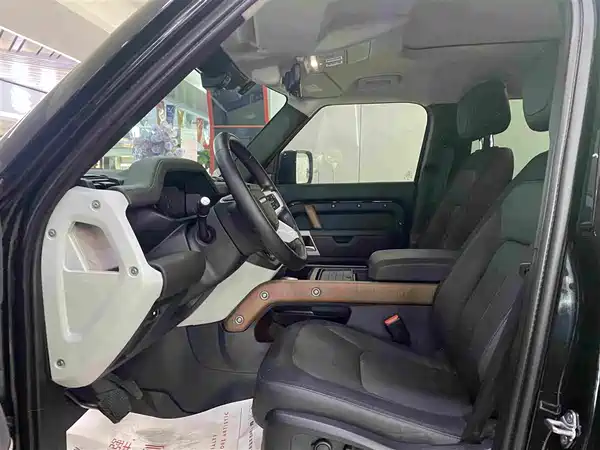 Land Rover Defender 2022
