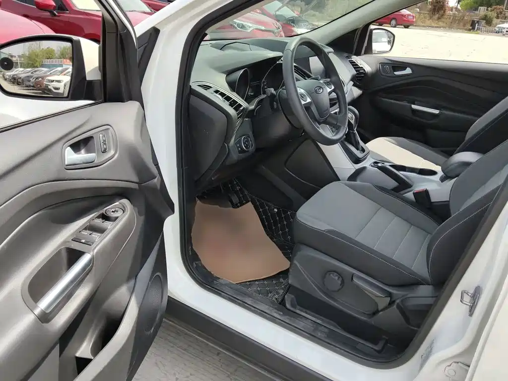 Ford Kuga 2016 — фото 12