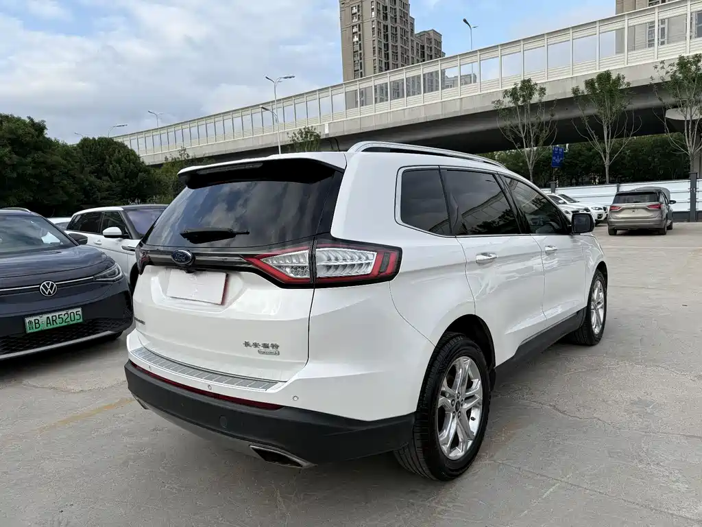 Ford Edge 2016 — фото 11