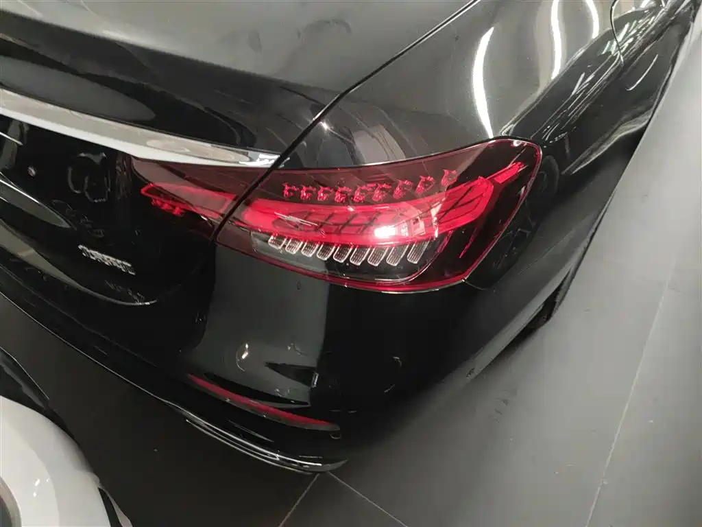 Mercedes-Benz E-Class 2022 — фото 8