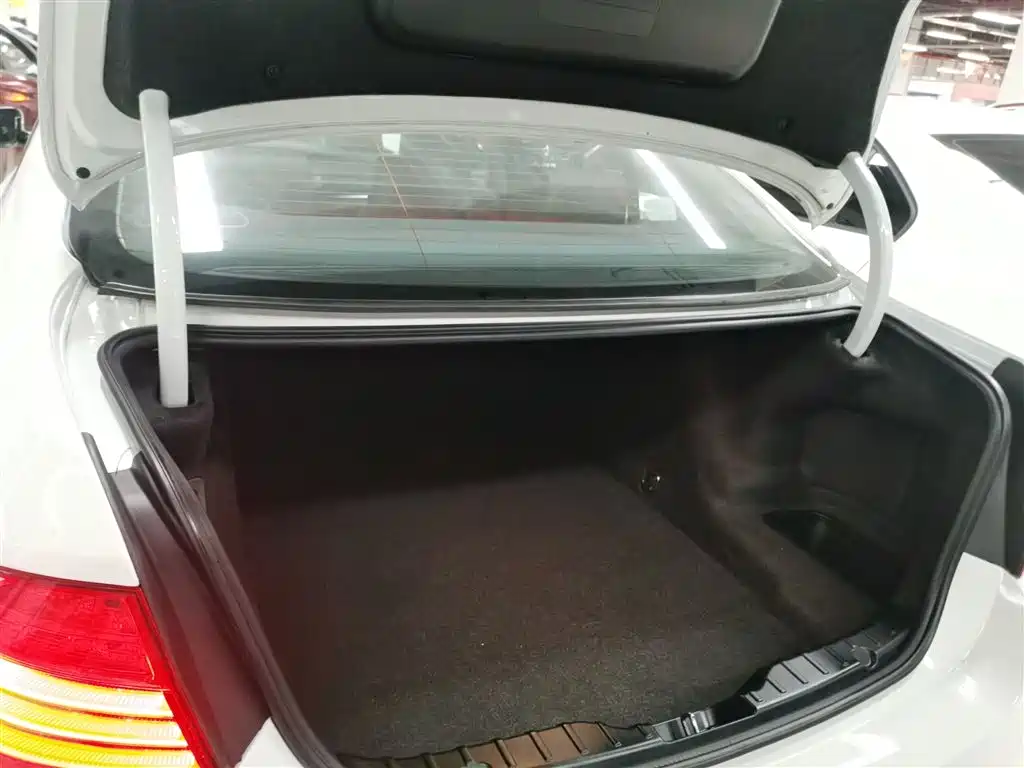 BMW 5 Series 2015 — фото 9
