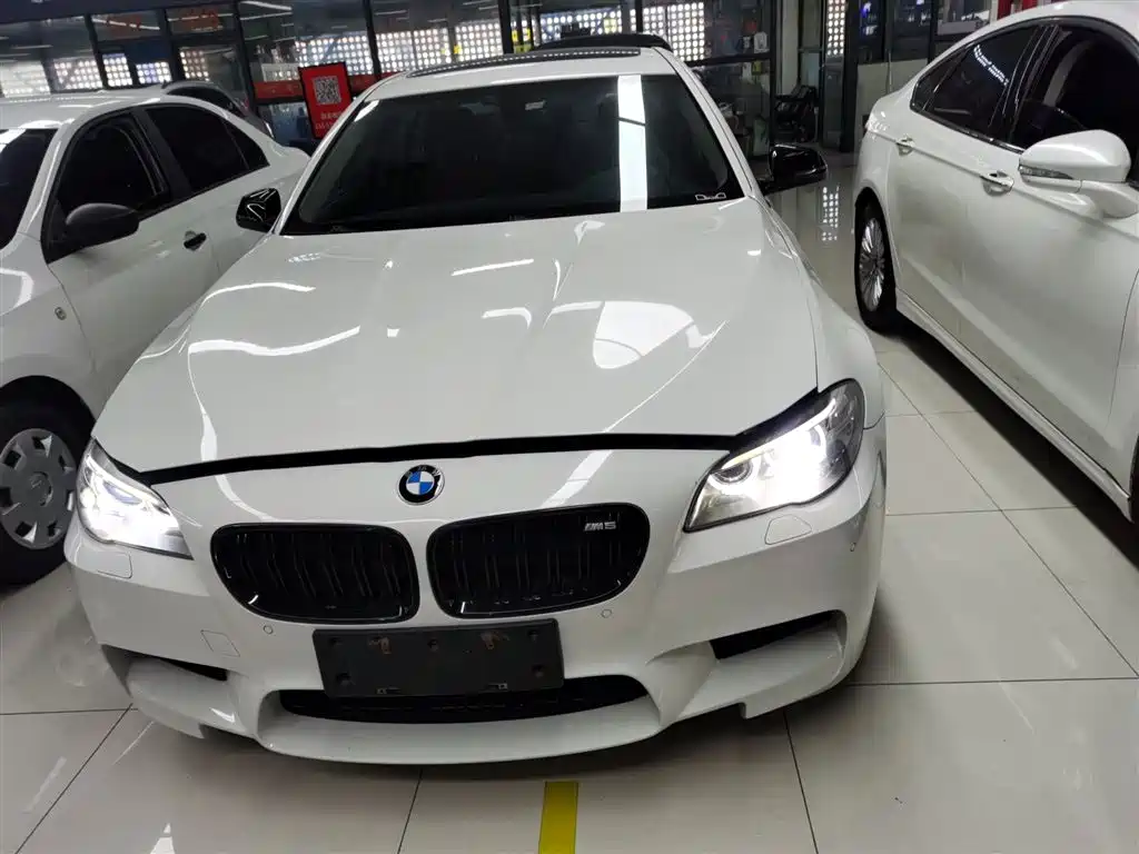 BMW 5 Series 2015 — фото 19