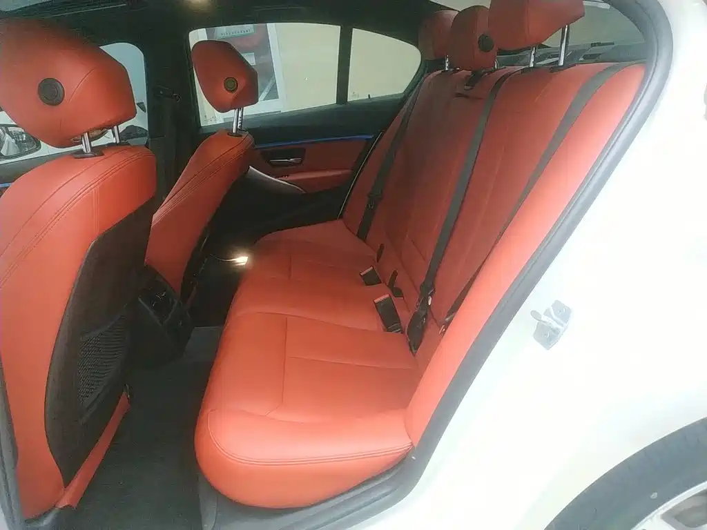 BMW 3 Series 2019 — фото 17
