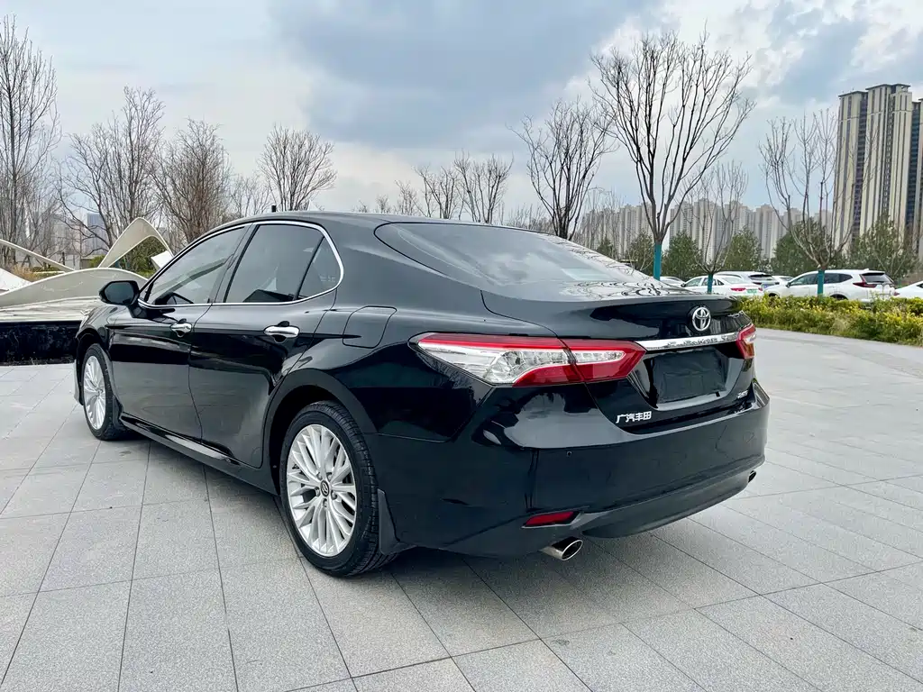 Toyota Camry 2020 — фото 19