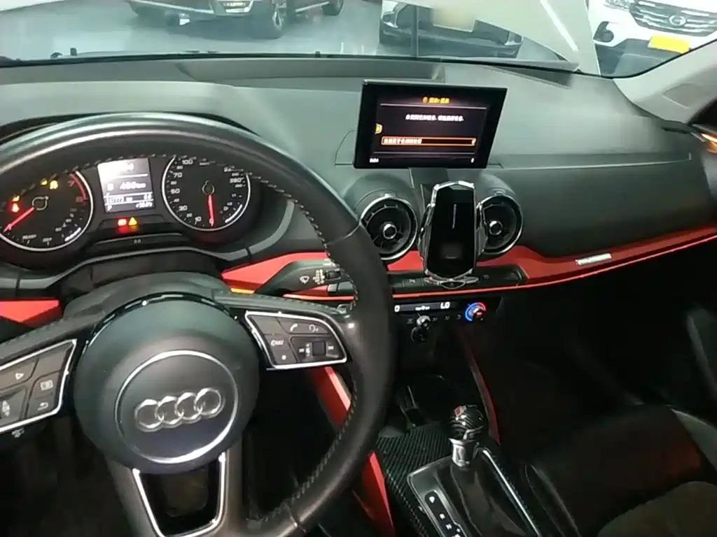 Audi Q2L 2019 — фото 10