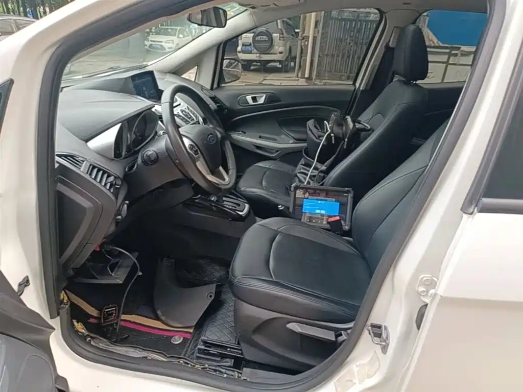 Ford Ecosport 2015 — фото 15