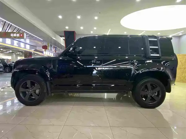 Land Rover Defender 2022