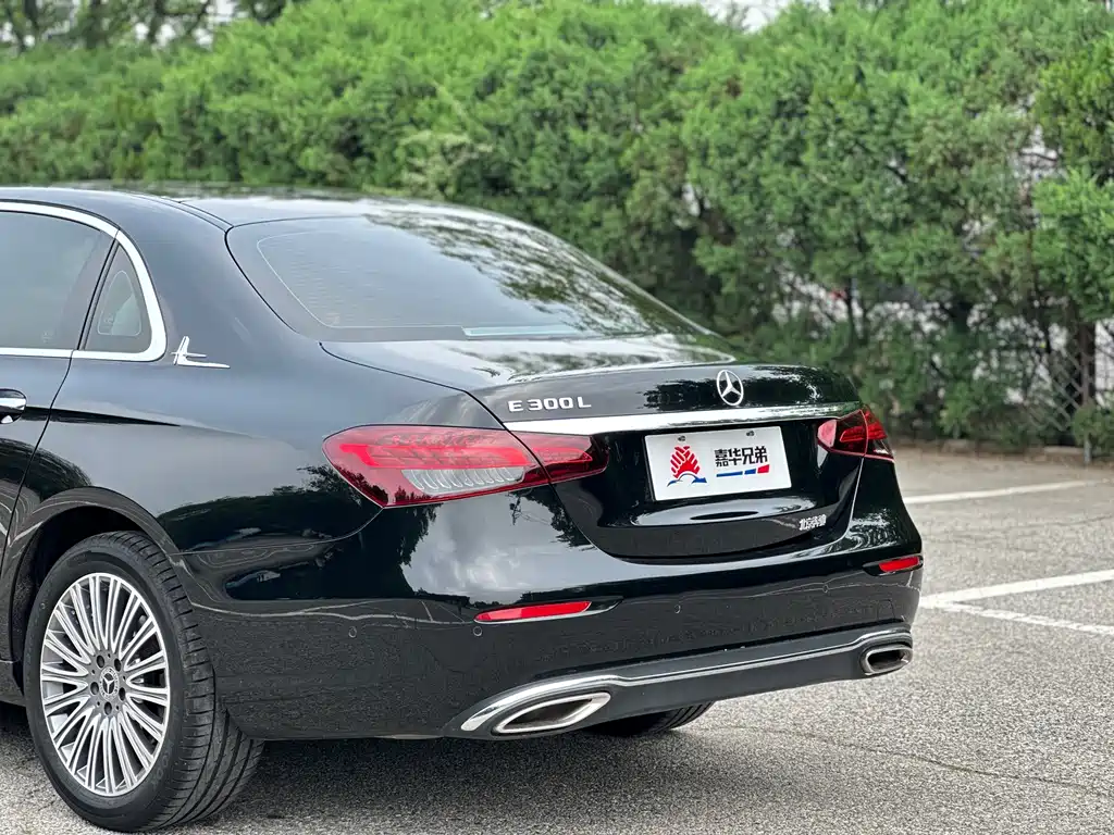 Mercedes-Benz E-Class 2022 — фото 12