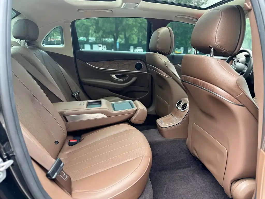 Mercedes-Benz E-Class 2022 — фото 30
