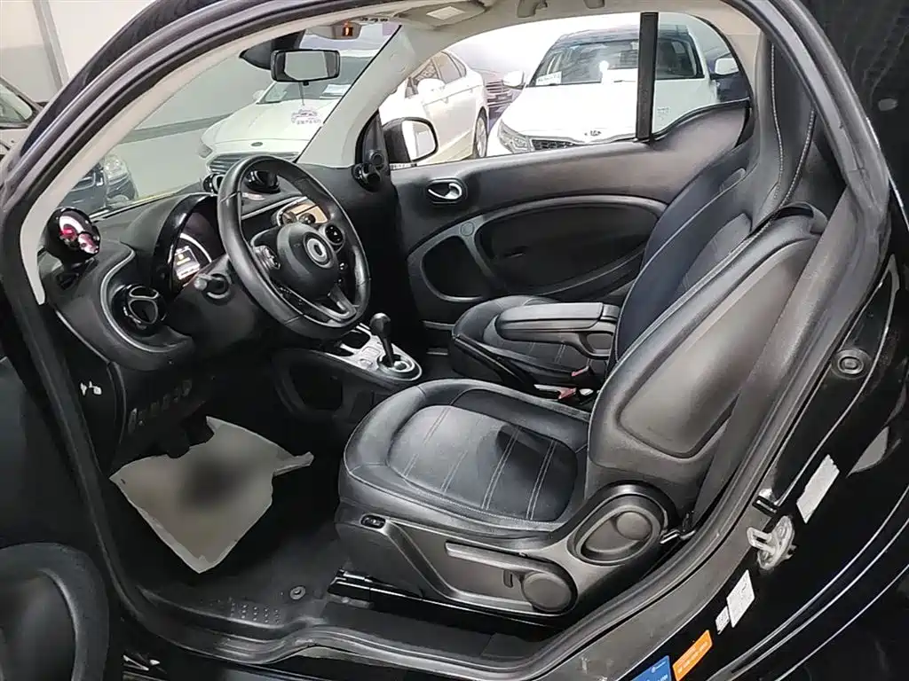 smart Fortwo 2016 — фото 11