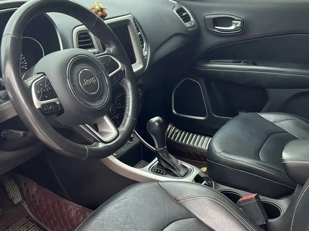 Jeep Compass 2018 — фото 21