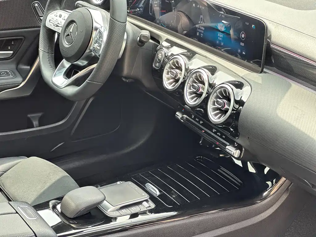 Mercedes-Benz A-Class 2022 — фото 40