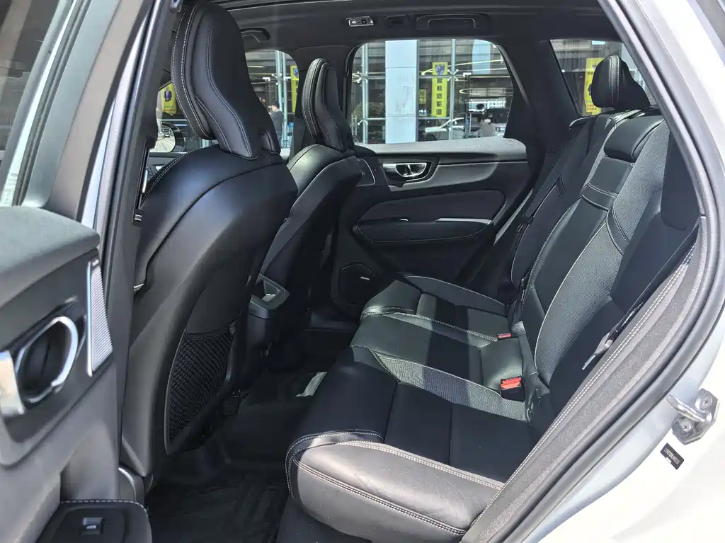 Volvo XC60 2019 — фото 14