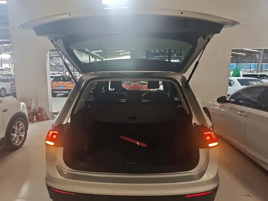 Volkswagen Tiguan L 2017 — фото 15