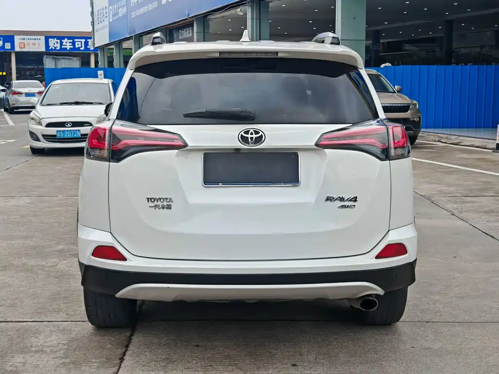Toyota RAV4 2016 — фото 5