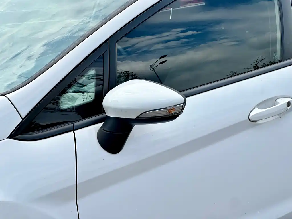 Ford Fiesta 2014 — фото 11