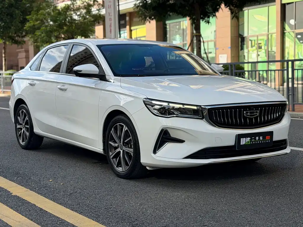 Geely Emgrand 2022