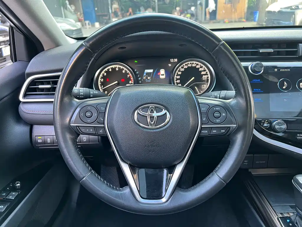 Toyota Camry 2019 — фото 14