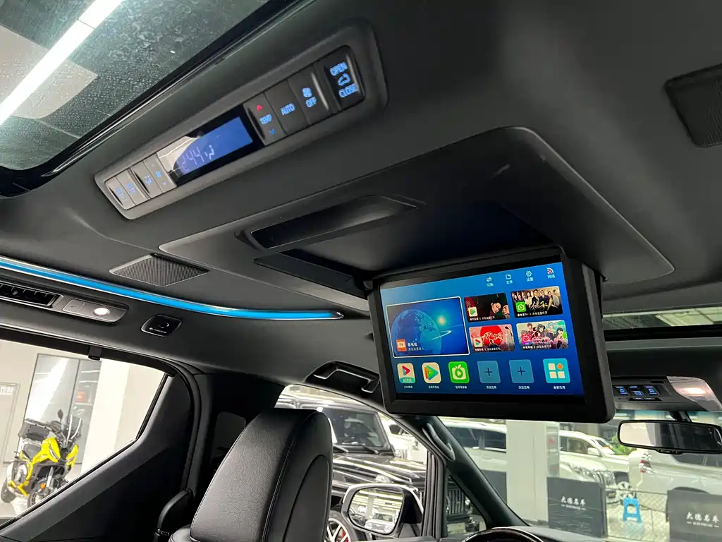 Toyota Alphard 2018 — фото 15