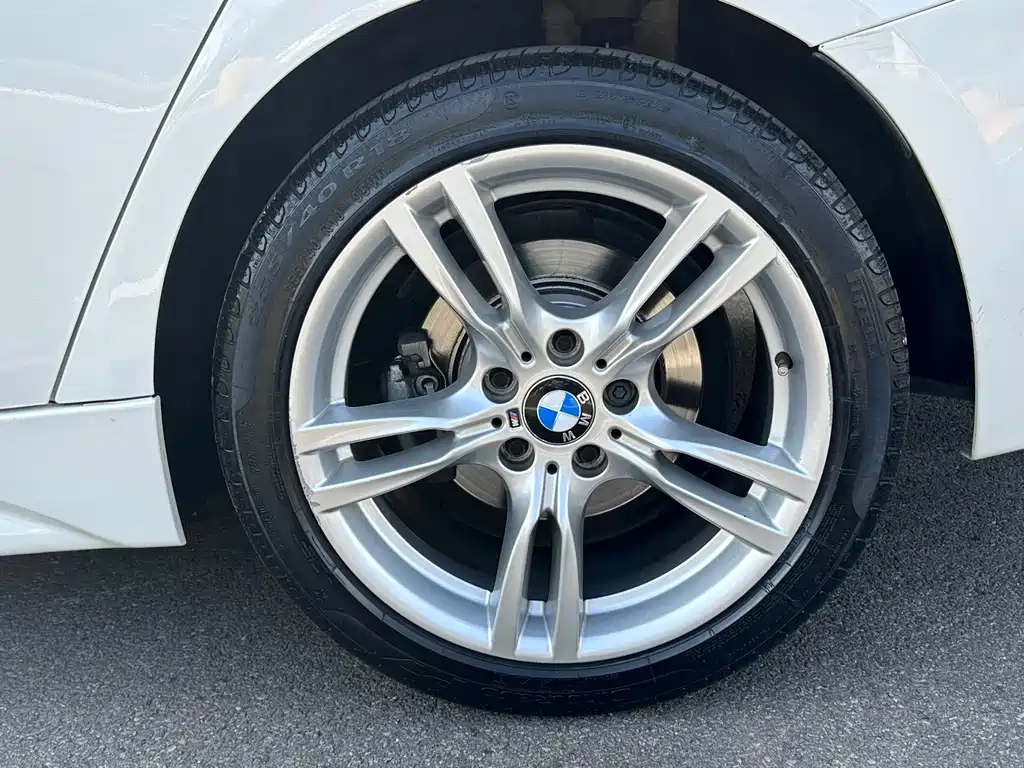 BMW 3 Series 2018 — фото 15