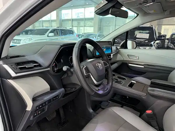 Toyota Sienna 2023