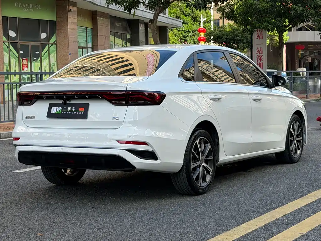Geely Emgrand 2022 — фото 13