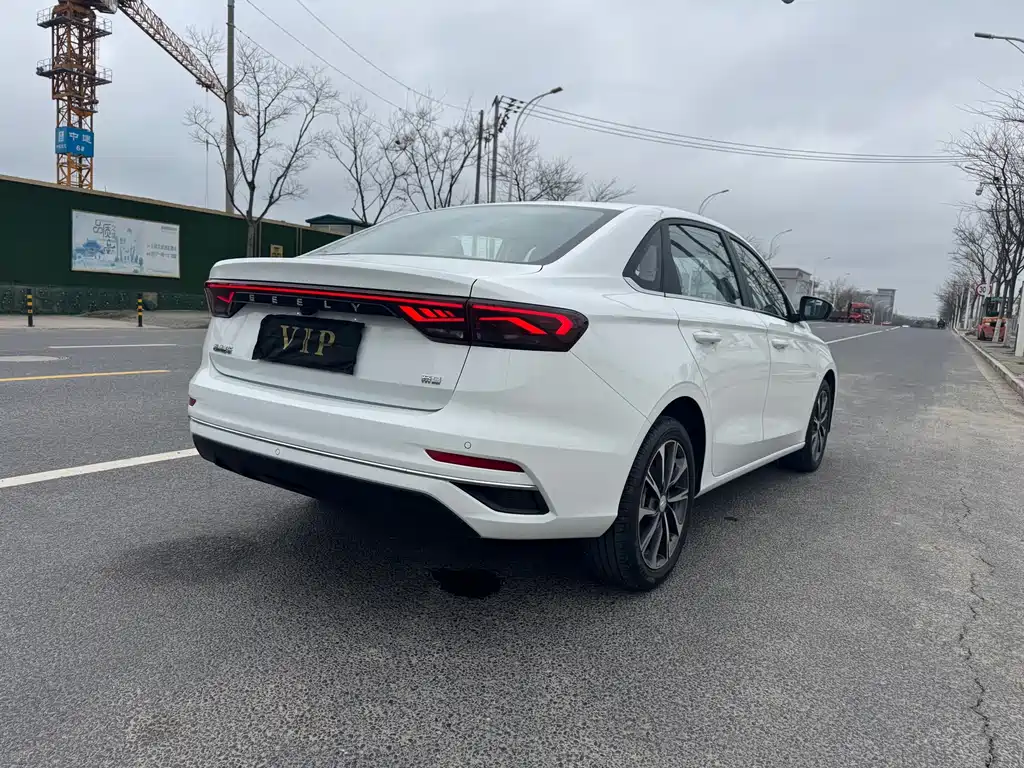 Geely Emgrand 2022 — фото 13