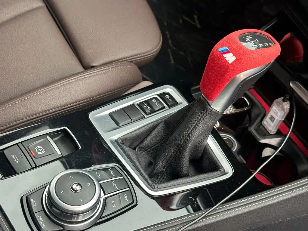 BMW 1 Series 2019 — фото 11