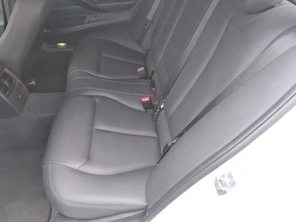 BMW 3 Series 2017 — фото 13