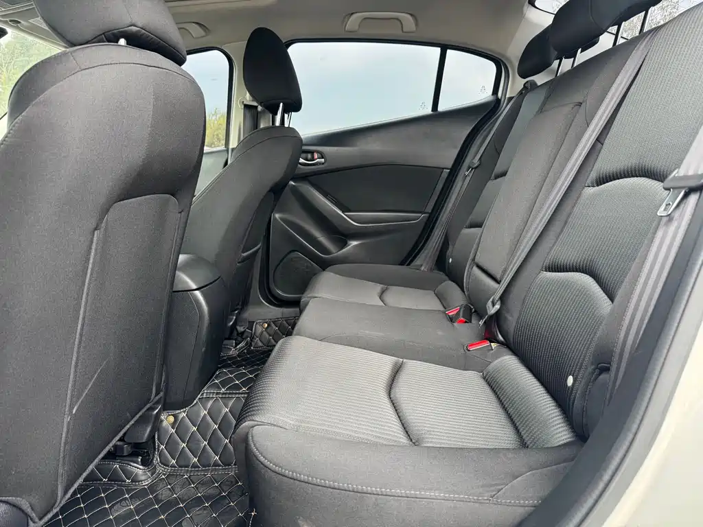 Mazda 3 Axela 2015 — фото 15