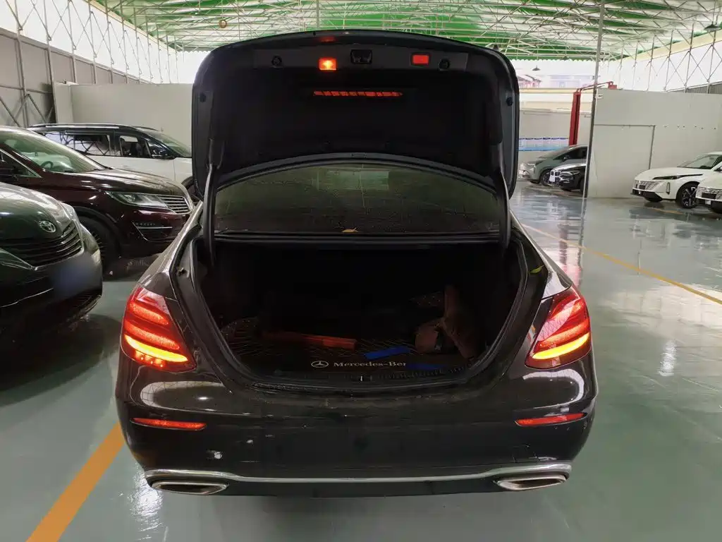 Mercedes-Benz E-Class 2018 — фото 12