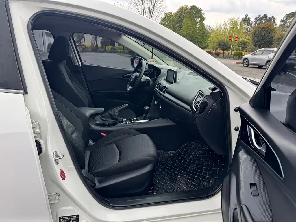 Mazda 3 Axela 2015 — фото 10