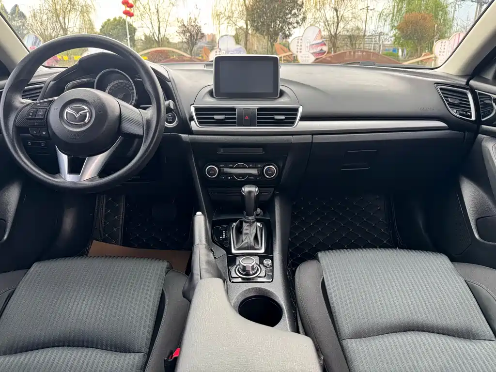 Mazda 3 Axela 2015 — фото 18