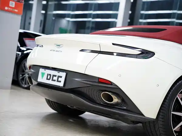 Aston Martin DB11 2020