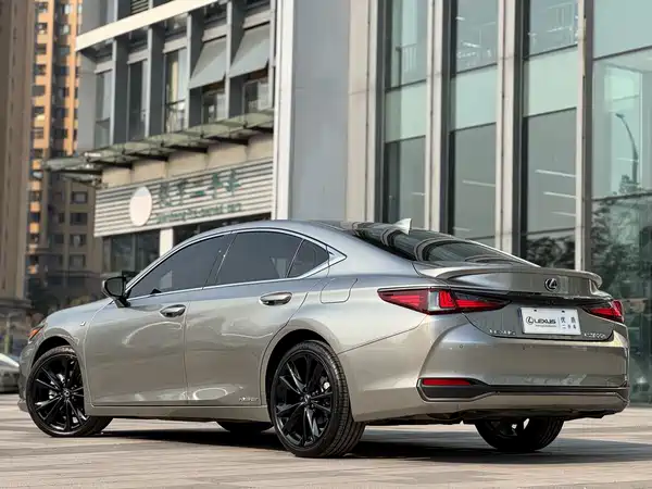 Lexus ES 2021